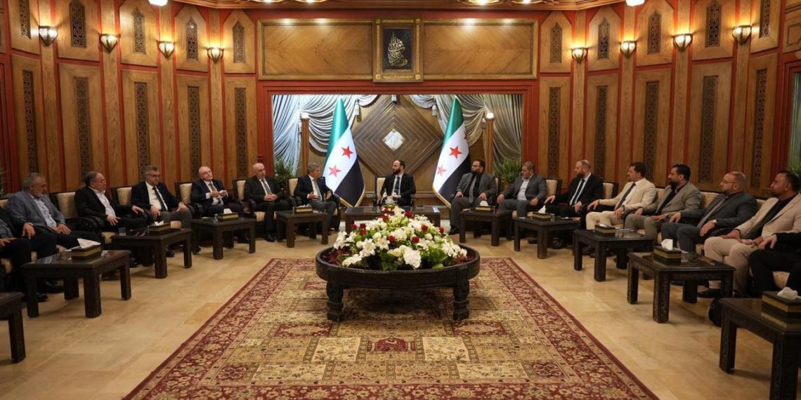 محافظ حلب يناقش مع وفد من الصناعيين والتجار دعم الاستثمار وتطوير البنية التحتية