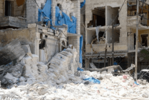 آثار الدمار بعد استهداف مشفى القدس في حلب - رويترز 2016