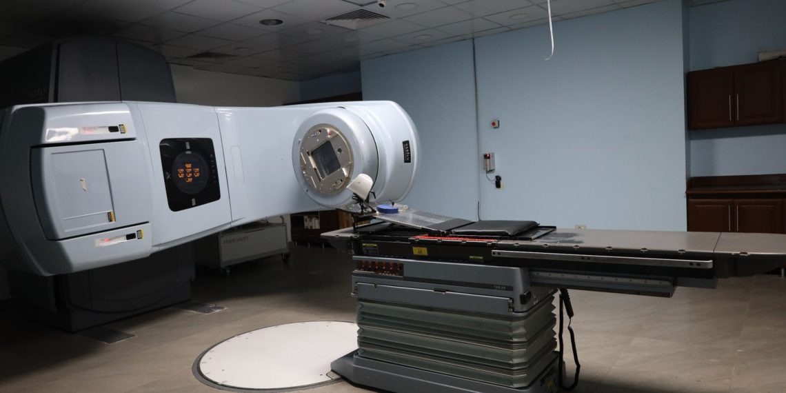 بعد توقفه لسنين.. جهاز مختص بمعالجة الأورام السرطانية يعود للعمل في اللاذقية