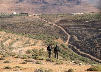 الجيش الإسرائيلي يداهم مقر قيادة للنظام البائد في جبل الشيخ