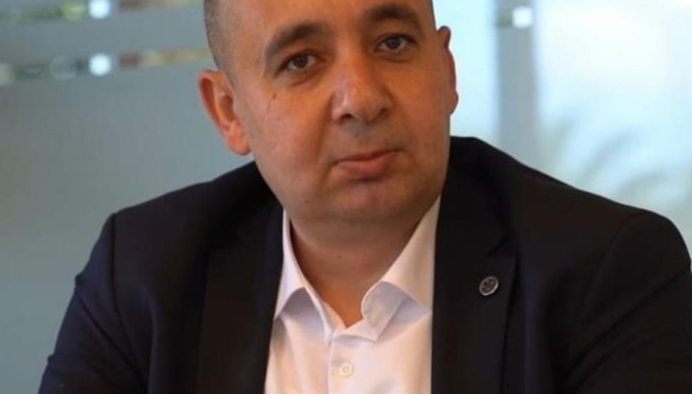 ترحيل الناشط طه الغازي إلى سوريا وصحف تركية تعلّق