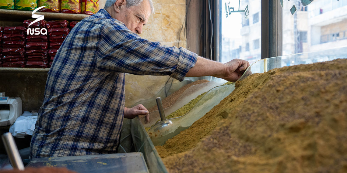 يكاد لا يغيب عن موائد السوريين.. ماذا تعرف عن الزعتر الحلبي؟