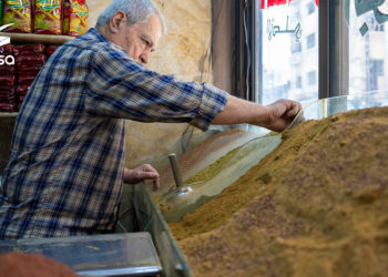 يكاد لا يغيب عن موائد السوريين.. ماذا تعرف عن الزعتر الحلبي؟