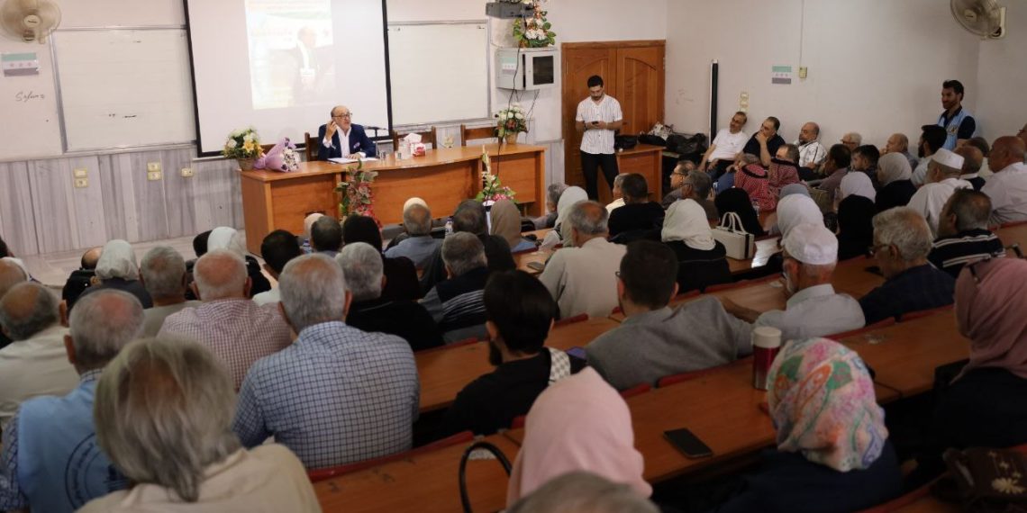 “أبكى البعض”.. شاعر العرب يعود لمدينته بعد نصف قرن ويلقي أول أصبوحة شعرية