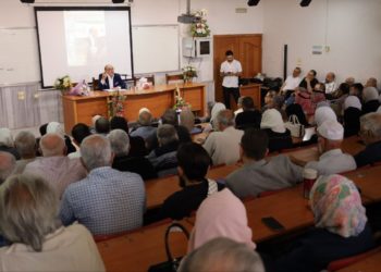 “أبكى البعض”.. شاعر العرب يعود لمدينته بعد نصف قرن ويلقي أول أصبوحة شعرية