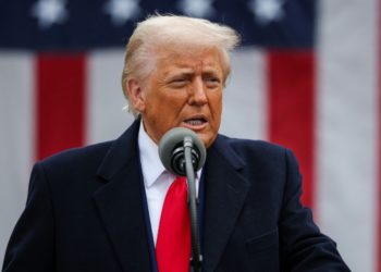 ترمب: ندرس رفع العقوبات عن سوريا بالتنسيق مع أردوغان