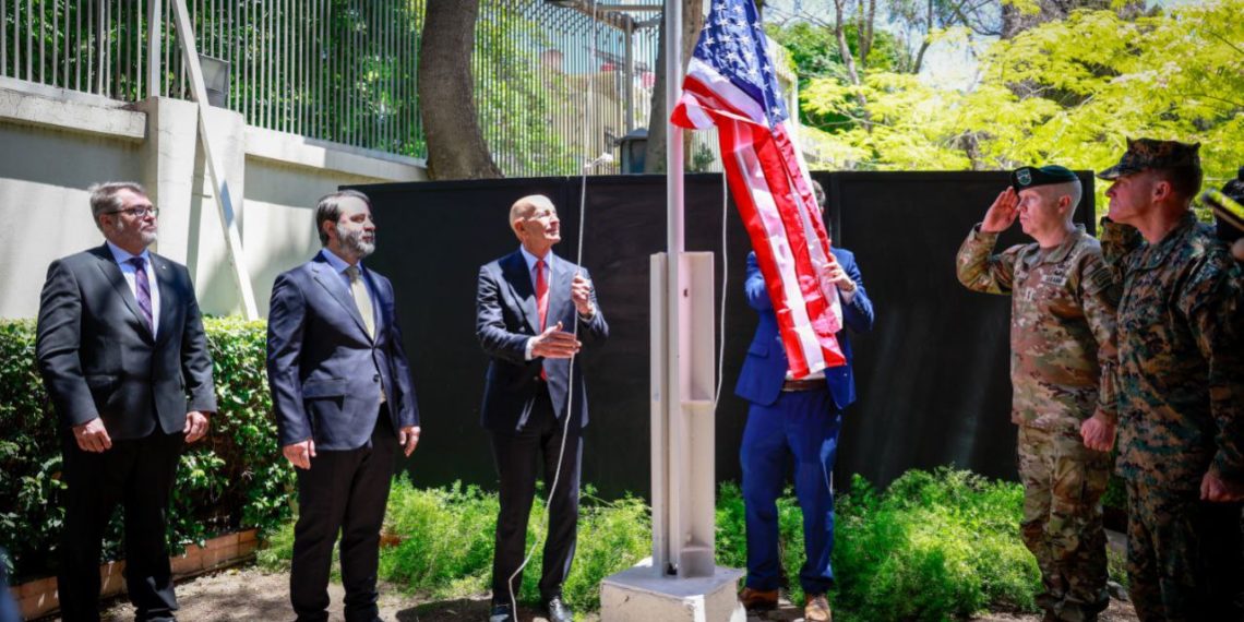 بعد وصوله إلى دمشق.. مبعوث ترمب: هدفنا تمكين الحكومة السورية 