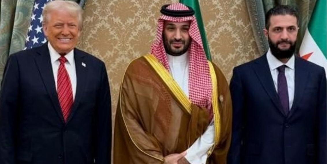 عقود من القطيعة والتوتر .. هل يفتح لقاء ترمب – الشرع صفحة “سورية أمريكية” جديدة؟ 