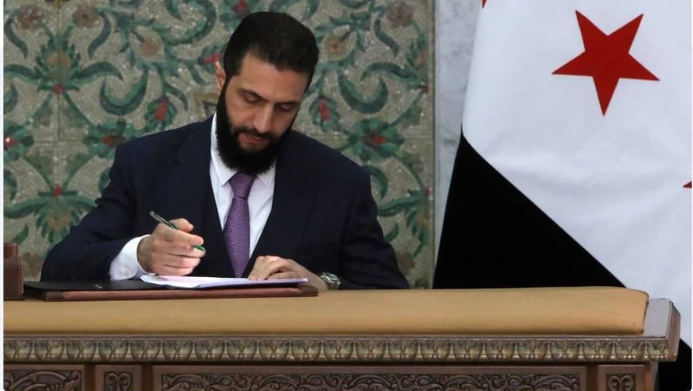 الشرع يلغي قرارات الحجز الاحتياطي الصادرة عن النظام البائد