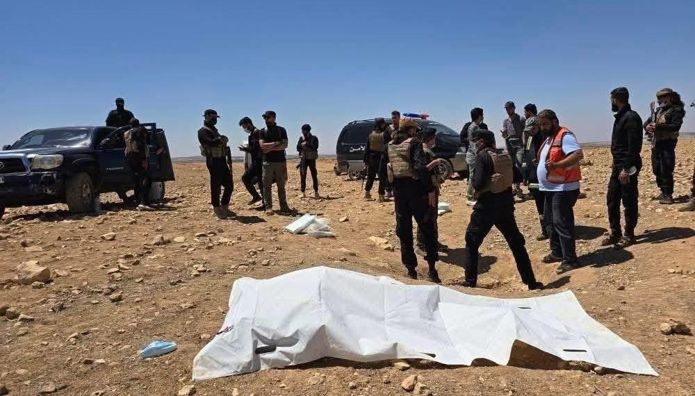 “داخل مغارة مهجورة”.. اكتشاف مقبرة جماعية جديدة بريف حمص