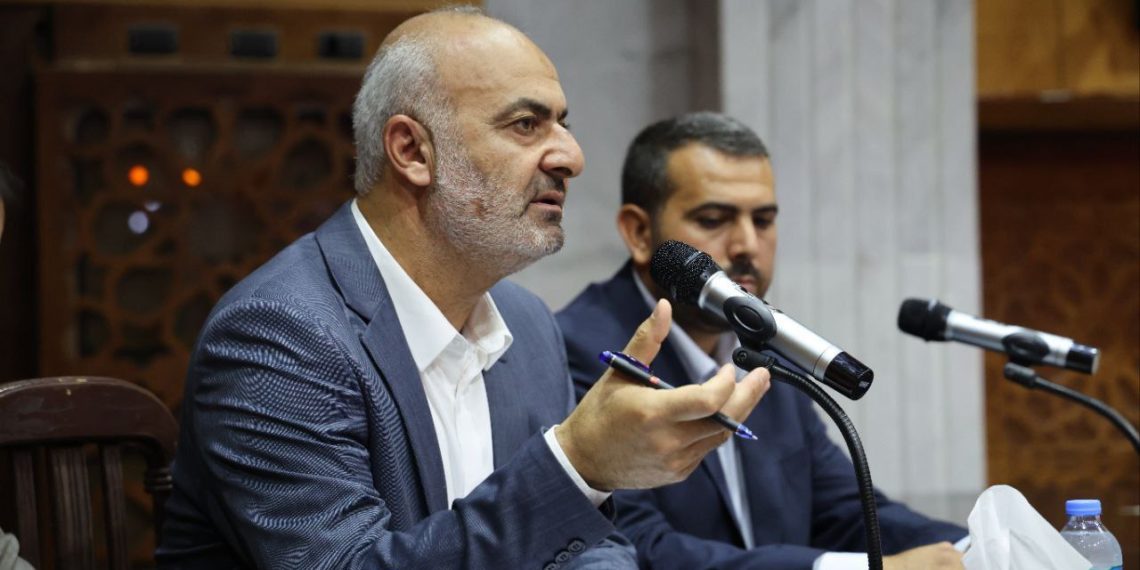 محافظ دير الزور يلمح للخيار “العسكري” مع قوات سوريا الديمقراطية 