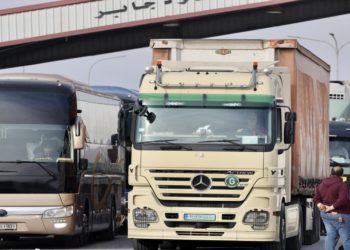 دخول 1700 شاحنة أسمنت إلى سوريا من الأردن بيوم واحد