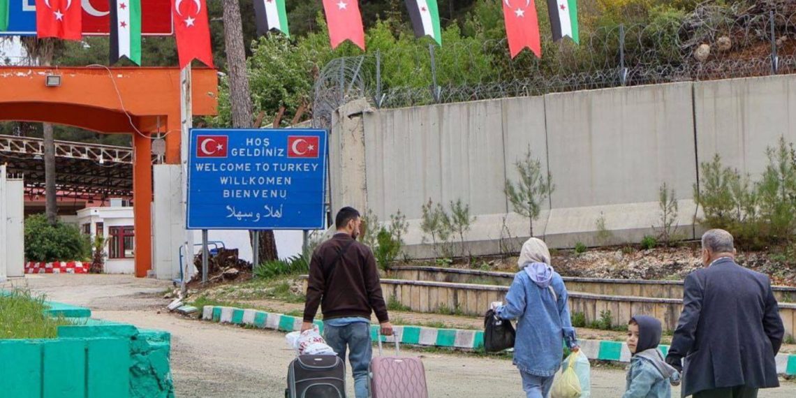 تركيا.. عودة أكثر من 250 ألف سوري لبلادهم منذ سقوط النظام البائد