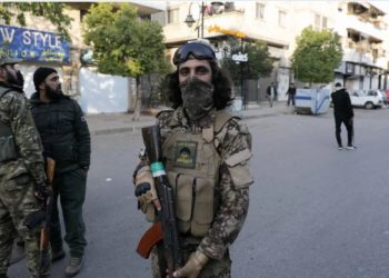 رويترز: أمريكا توافق على ضم آلاف الجهاديين الأجانب إلى الجيش السوري 