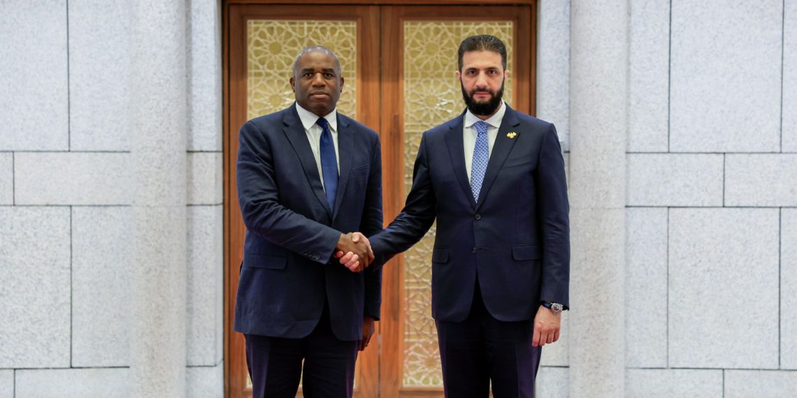 تعتبر الأولى من نوعها منذ 14 عامًا.. وزير خارجية بريطانيا يلتقي الرئيس الشرع في دمشق