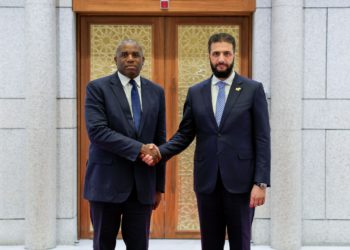 تعتبر الأولى من نوعها منذ 14 عامًا.. وزير خارجية بريطانيا يلتقي الرئيس الشرع في دمشق