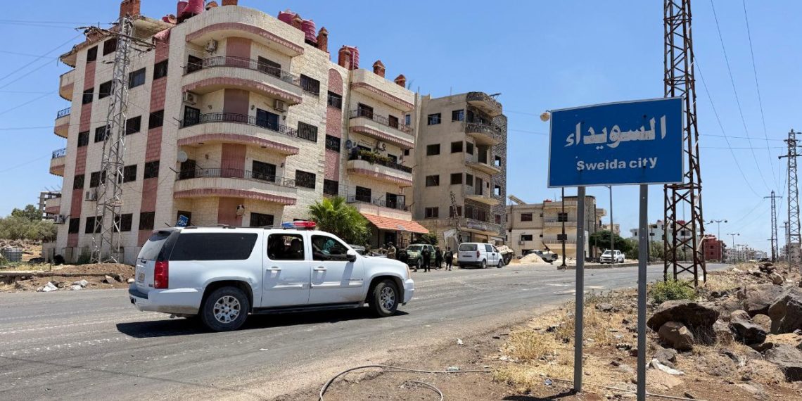 إسرائيل تقصف رتلًا للجيش السوري قرب السويداء “بالتنسيق مع أمريكا”