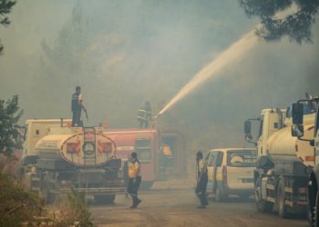 مشاهد تظهر اقتراب الحرائق من غابات الفرلق في ريف #اللاذقية