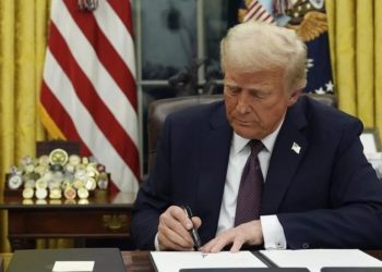 ترمب يوقع أمرًا تنفيذيًا برفع العقوبات عن سوريا