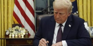 ترمب يوقع أمرًا تنفيذيًا برفع العقوبات عن سوريا