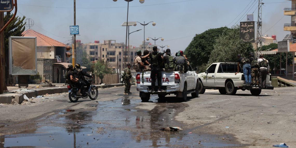 تجدد الاشتباكات في ريف السويداء.. ميليشيات الهجري تخرق الاتفاق مع الحكومة