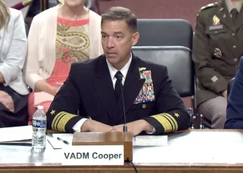 من هو القائد الجديد للقوات الأمريكية في الشرق الأوسط وما موقفه من الرئيس الشرع؟