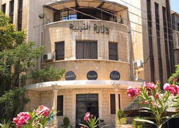 بين العلمي والأدبي