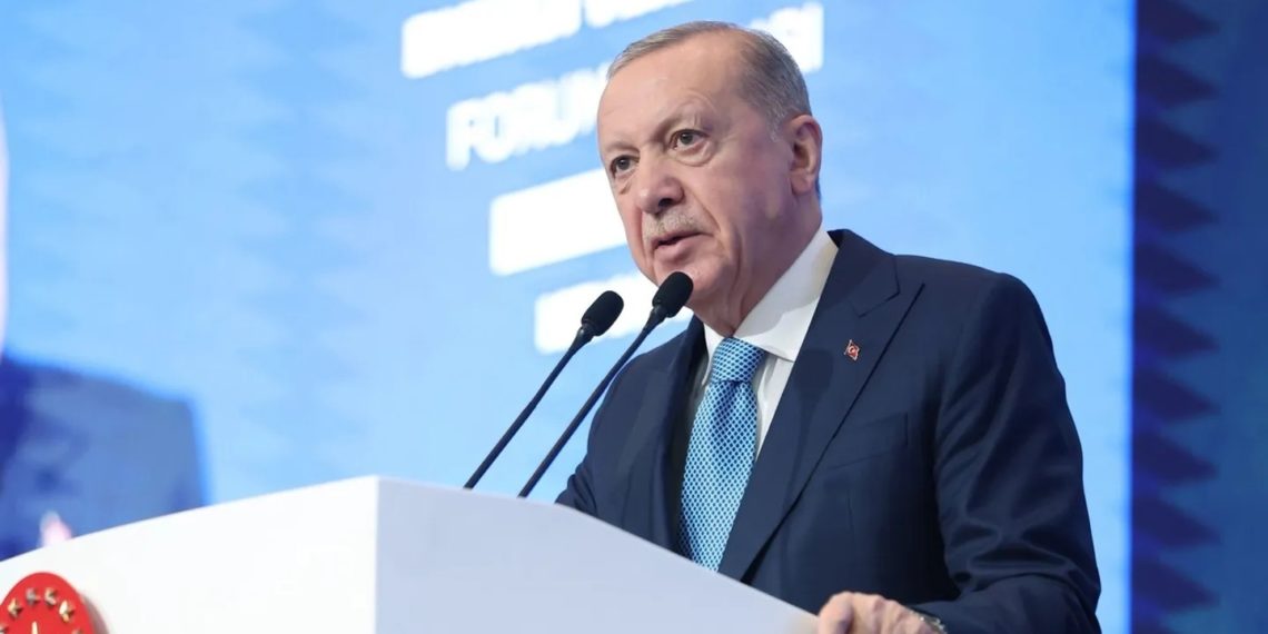 أردوغان يدعو قسد إلى استكمال اندماجها مع مؤسسات الدولة السورية والالتزام بتعهداتها