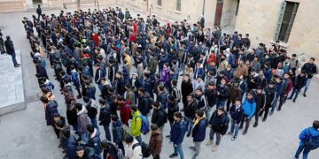 ملف التعليم في الجزيرة السورية بين التجاذب السياسي وتمسّك الأهالي بالمناهج الحكومية