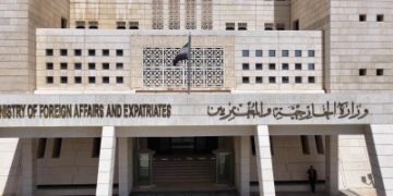 الخارجية تستعرض حصيلة عام التحرير.. عودة قوية للدبلوماسية السورية إلى الساحة الدولية