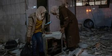 تحقيق لصحيفة نيويورك تايمز: وثائق وشهادات تكشف منظومة إخفاء الجرائم وتزوير السجلات في عهد النظام السابق