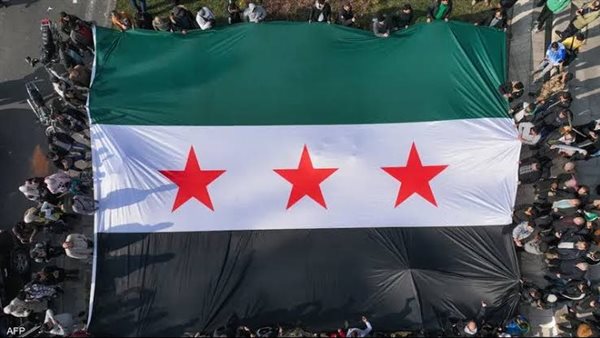 إنزال العلم السوري يشعل توترًا في مناطق ريف حلب وشرق الفرات