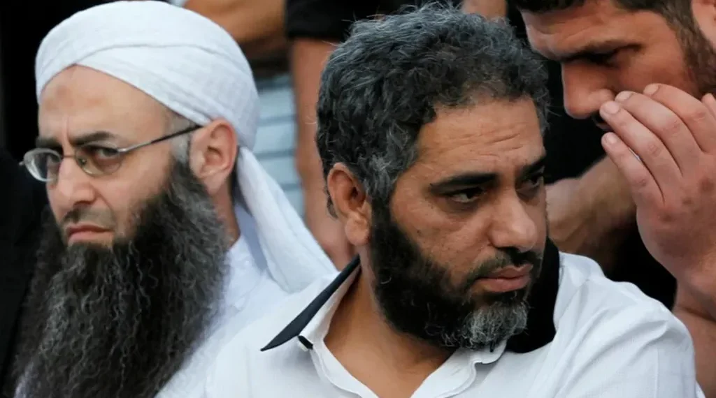 بيروت.. محكمة الجنايات تصدر حكمًا ببراءة فضل شاكر وأحمد الأسير